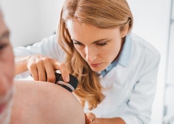 When Should You Start Seeing a Dermatologist Encino?