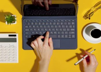 Ways a Desk Mat Can Improve Your Workflow