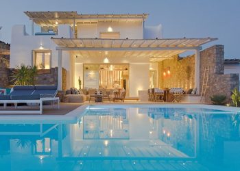 How to Have a Luxurious Vacation in a Mykonos Villa