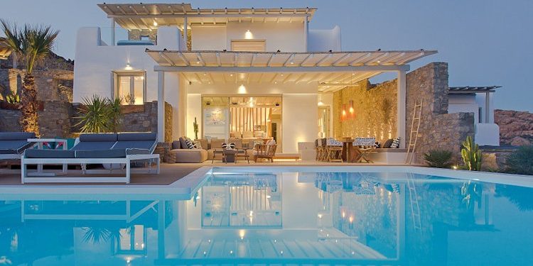 How to Have a Luxurious Vacation in a Mykonos Villa
