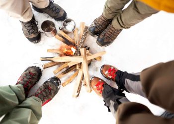 Can I wear sneakers in winter snow?