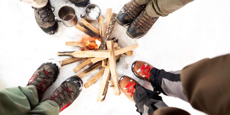 Can I wear sneakers in winter snow?
